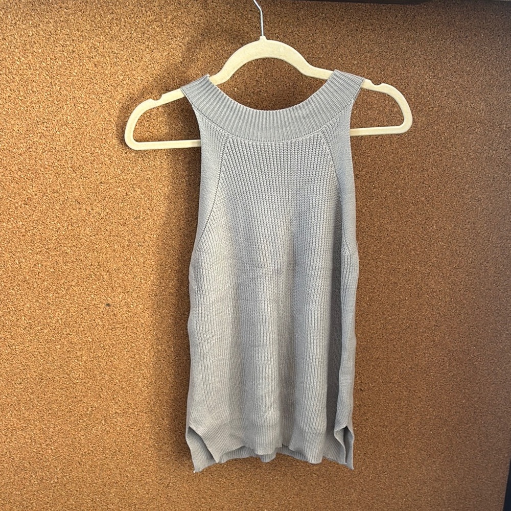 Gray Sleeveless Ribbed Top